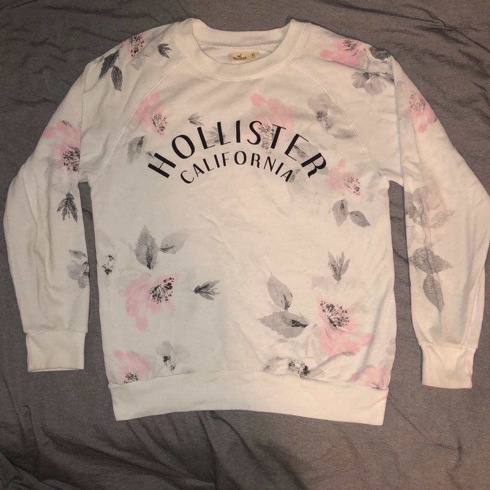 Hollister crewneck 💫